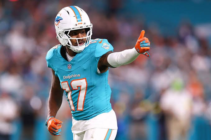 Can NFL Players Play Fantasy Football? Rules, Risks, and Realities